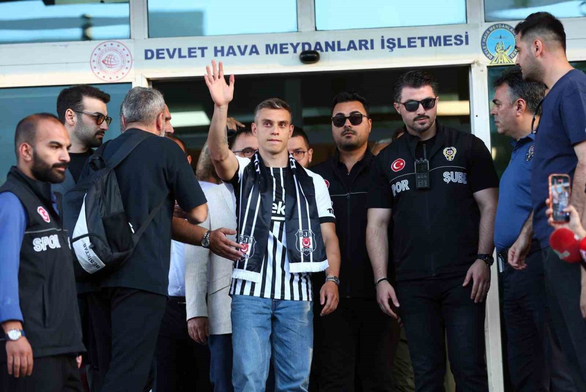 Leandro Trossard, Beşiktaş için İstanbul’a geldi - Foto 8