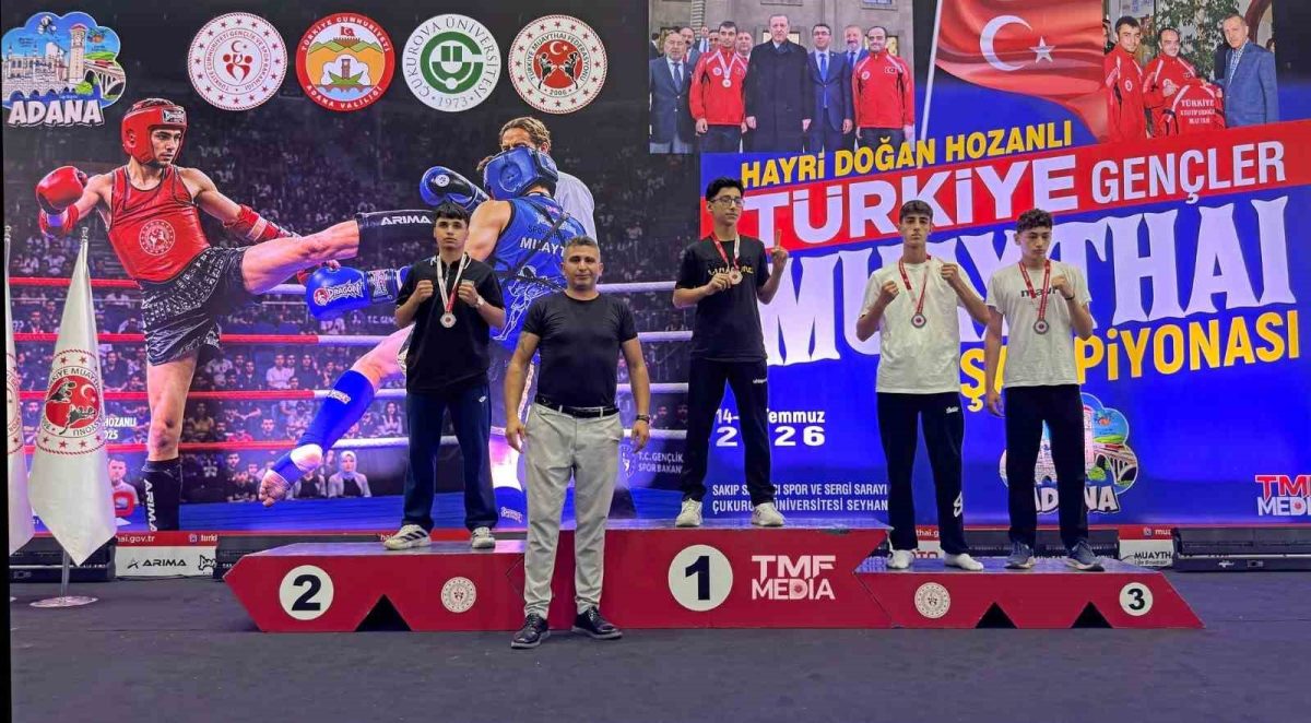 Manisalı muaythaiciler Türkiye kürsüsüne çıktı