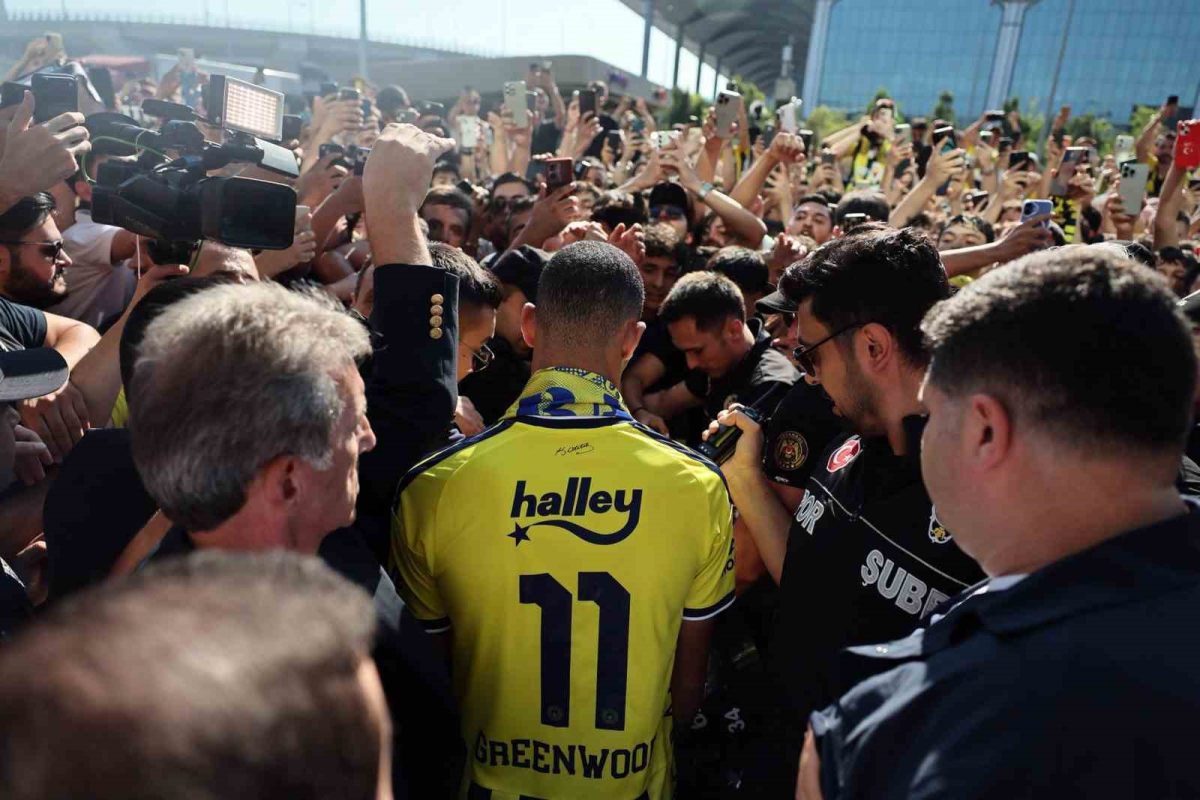 Mason Greenwood’a İstanbul’da coşkulu karşılama