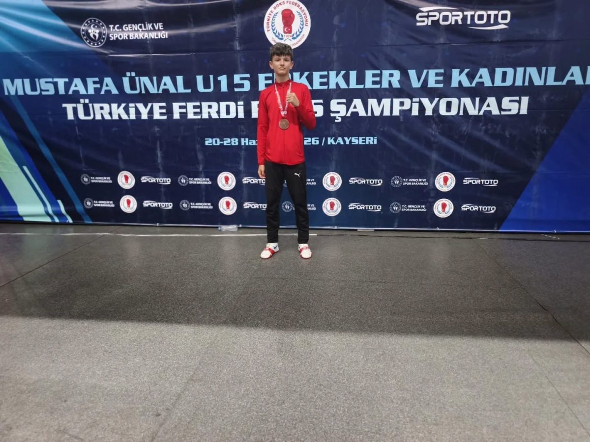 Kütahyalı Boksör Mehmet Turan Delibaş Türkiye üçüncüsü oldu