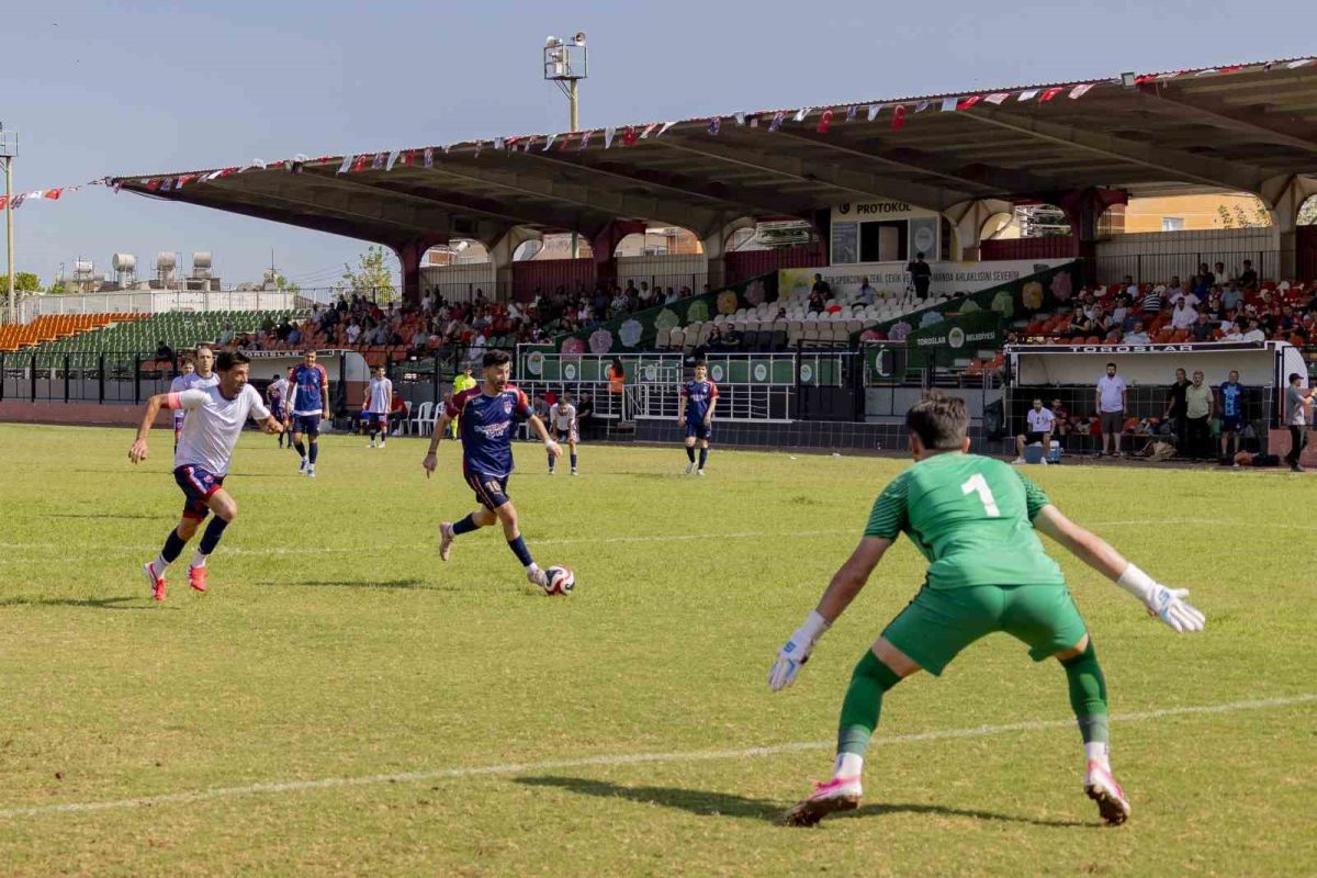 Mersin’de 30 Ağustos Zafer Kupası Futbol Turnuvası başladı - Foto 2