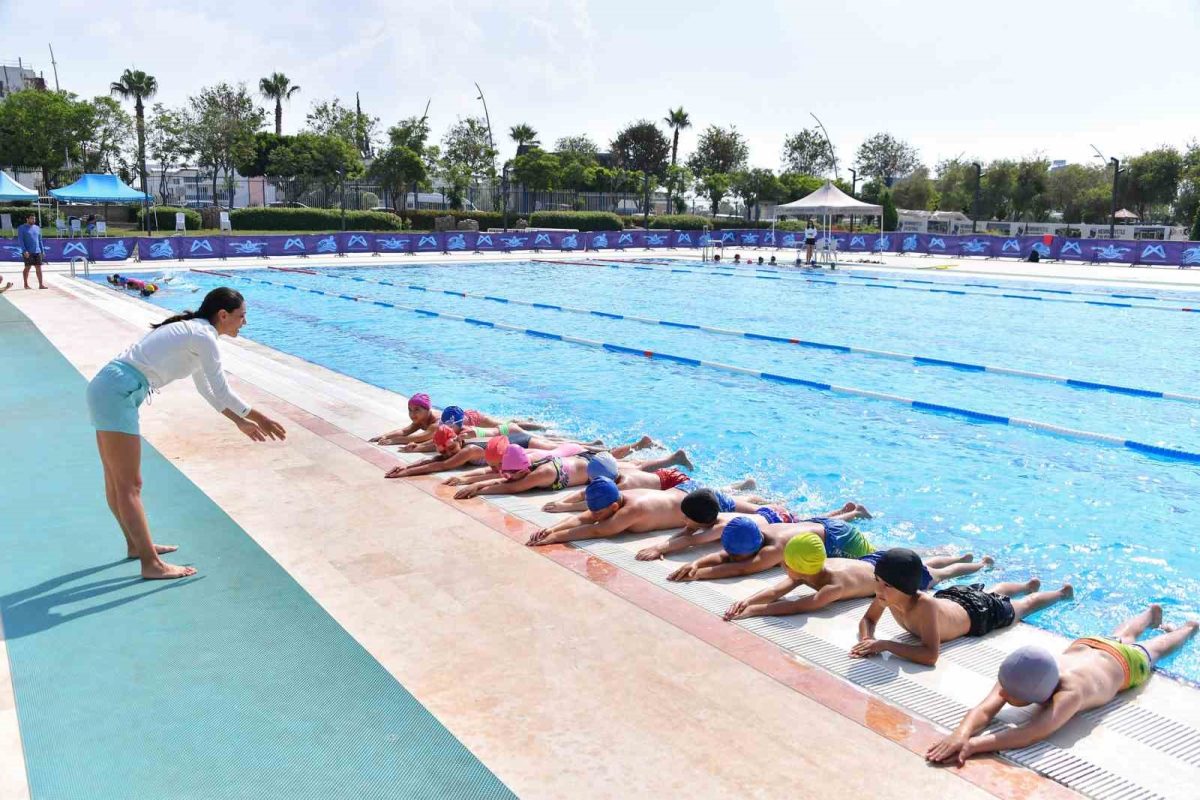 Mersin'de Ücretsiz Yüzme Kursları Yoğun İlgi Görüyor - Foto 3