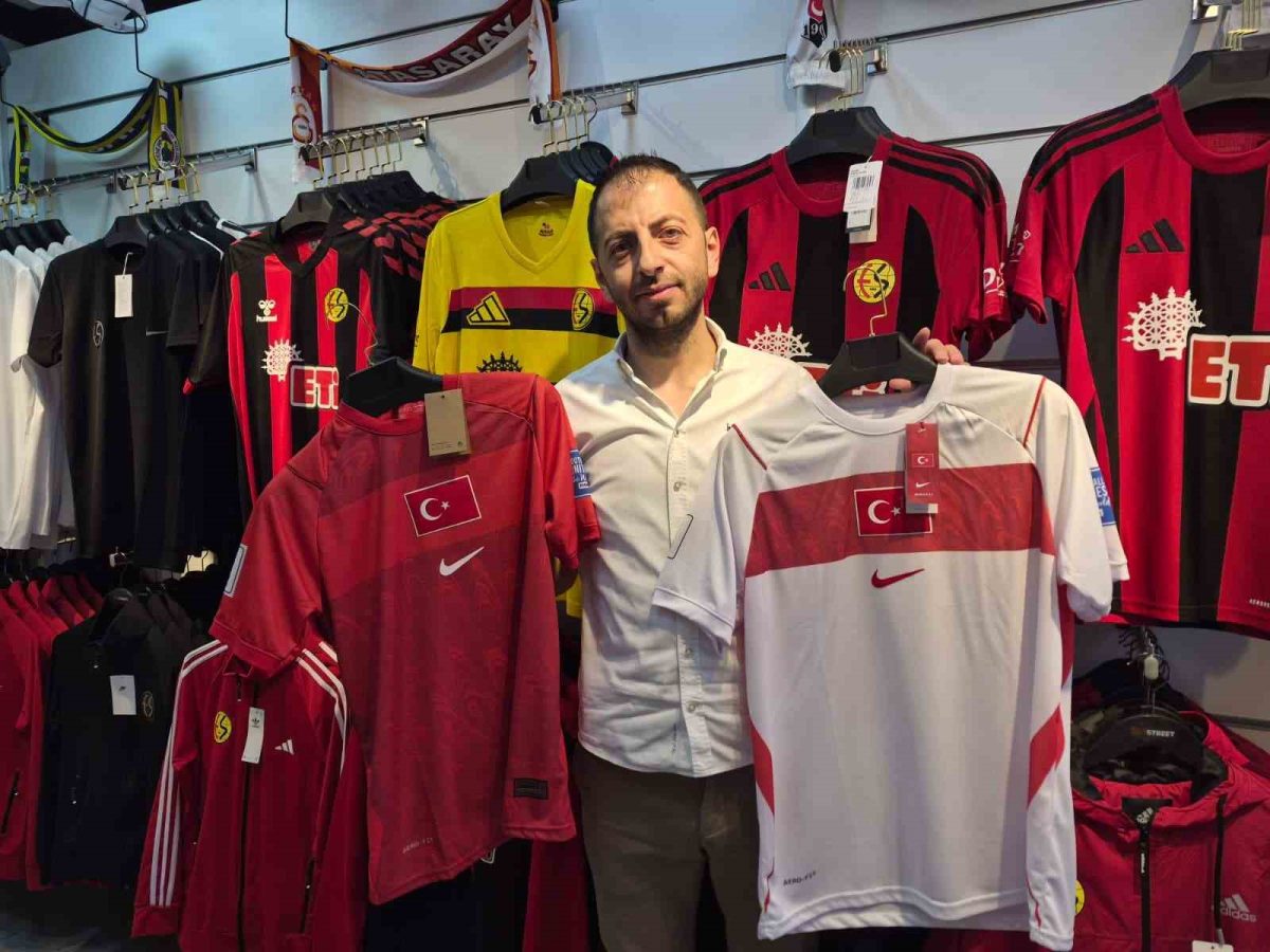 Milli maçların ardından forma satışlarında Messi hareketliliği - Foto 4