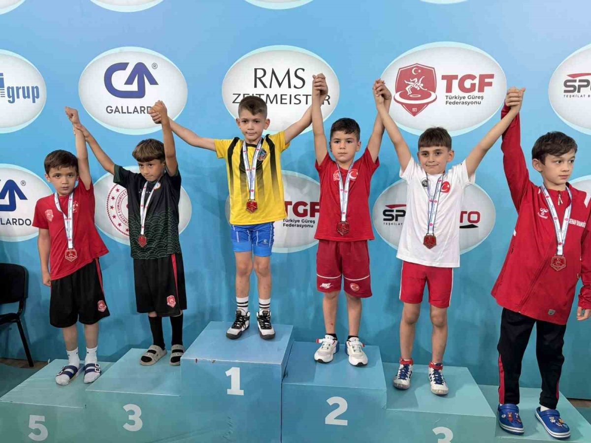 Minik pehlivan Ertuğrul Alp Tekin’den Türkiye Şampiyonası’nda çifte madalya - Foto 2