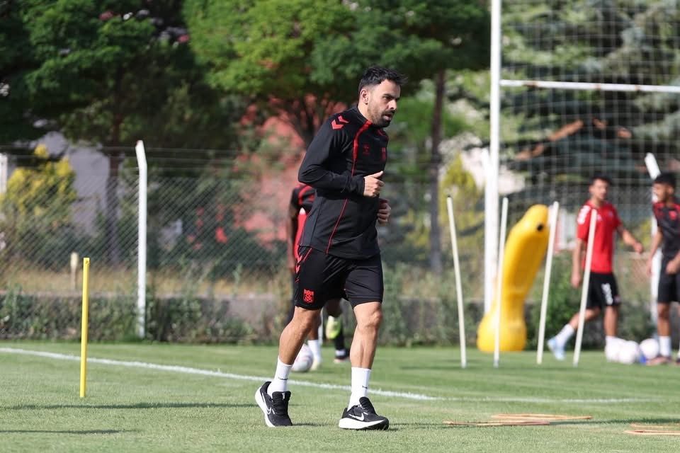 Murat Paluli Sivasspor ile Sözleşme Yeniledi - Foto 2