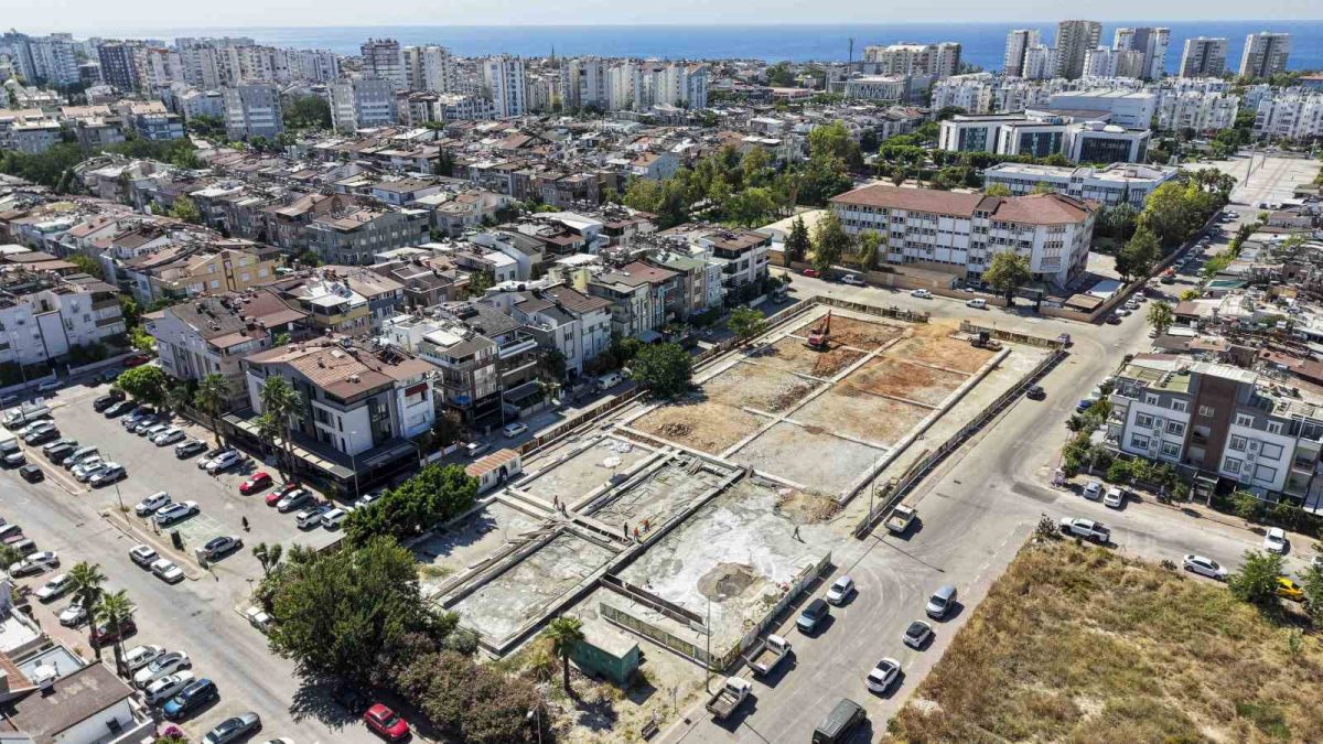 Muratpaşa, raket sporlarının yeni merkezini kuruyor - Foto 2