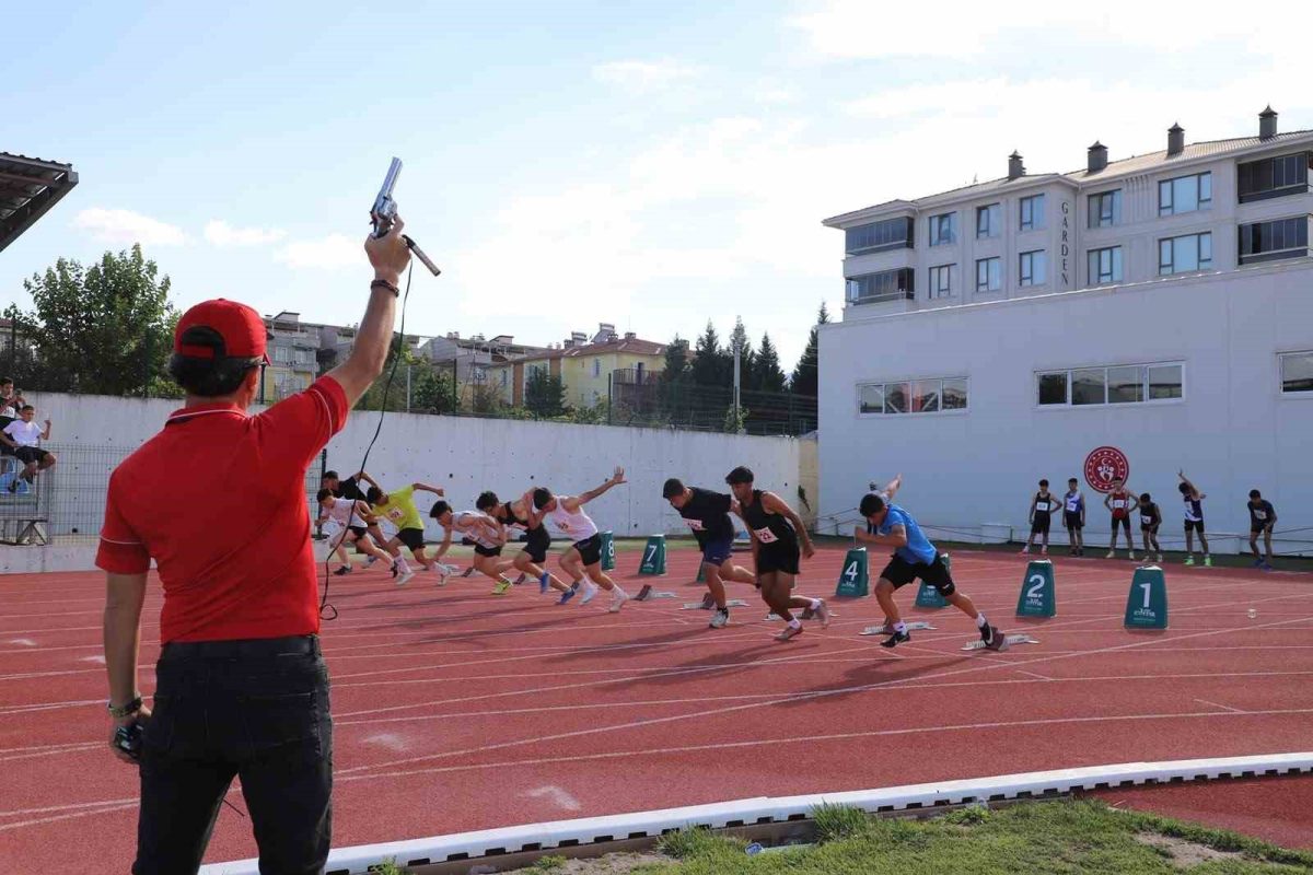 Naili Moran Yaş Grupları Atletizm Yarışmaları Kütahya’da tamamlandı