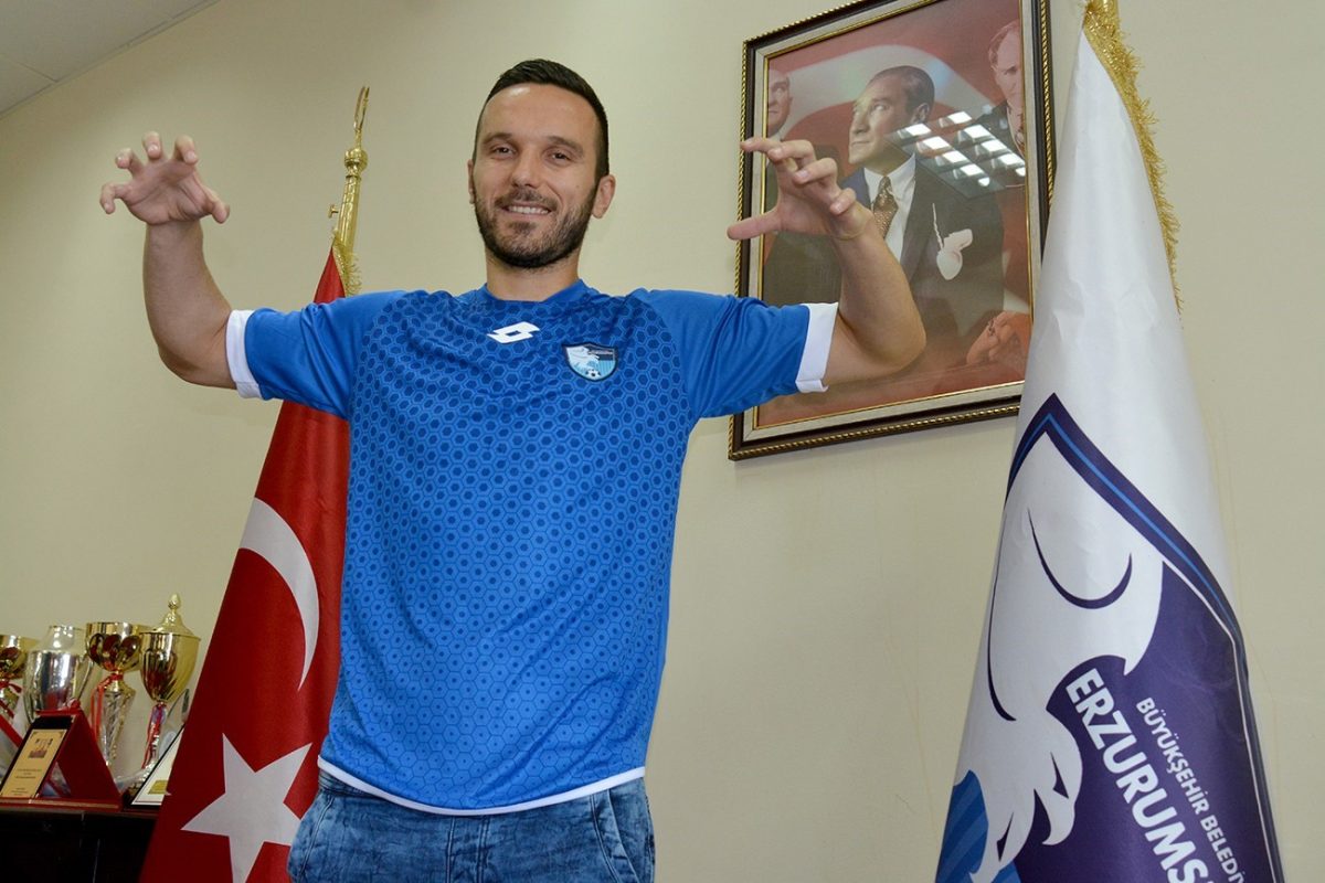 Nihad Mujakic, Erzurumspor FK tarihinin 4. Bosna Hersekli futbolcusu oldu - Foto 2