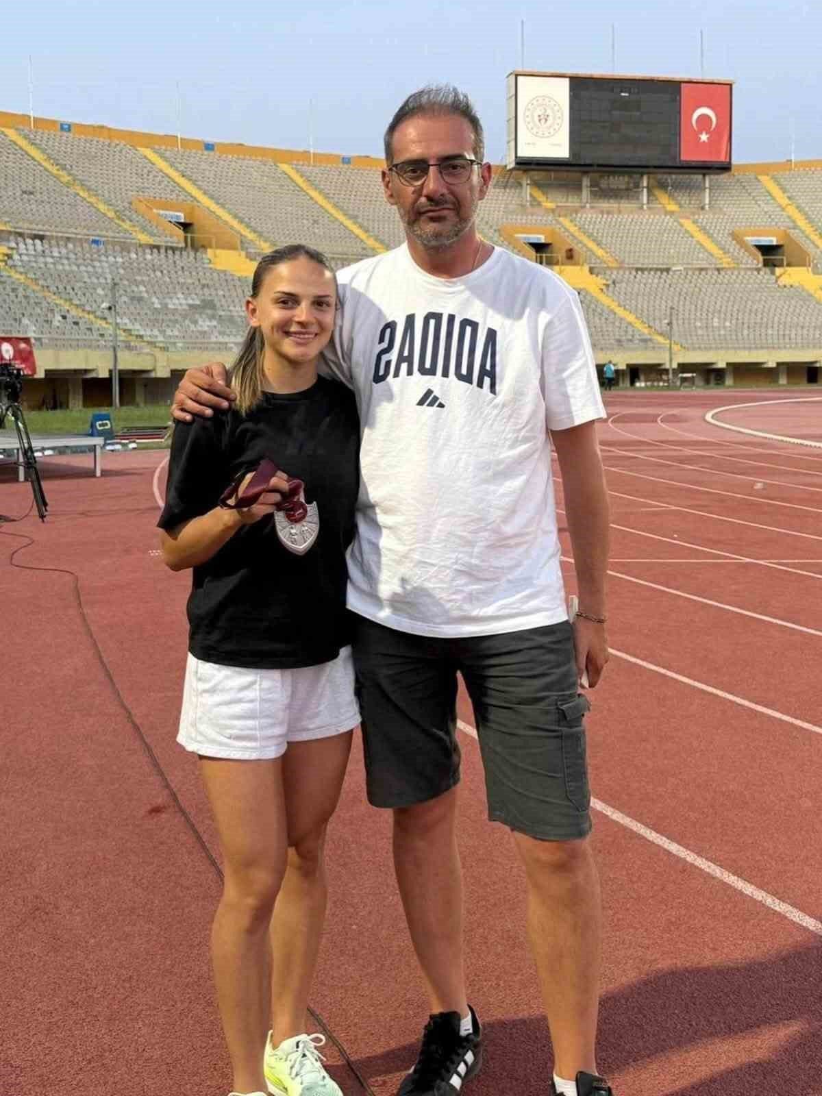 Nur Arı Atletizmde Türkiye İkincisi Oldu