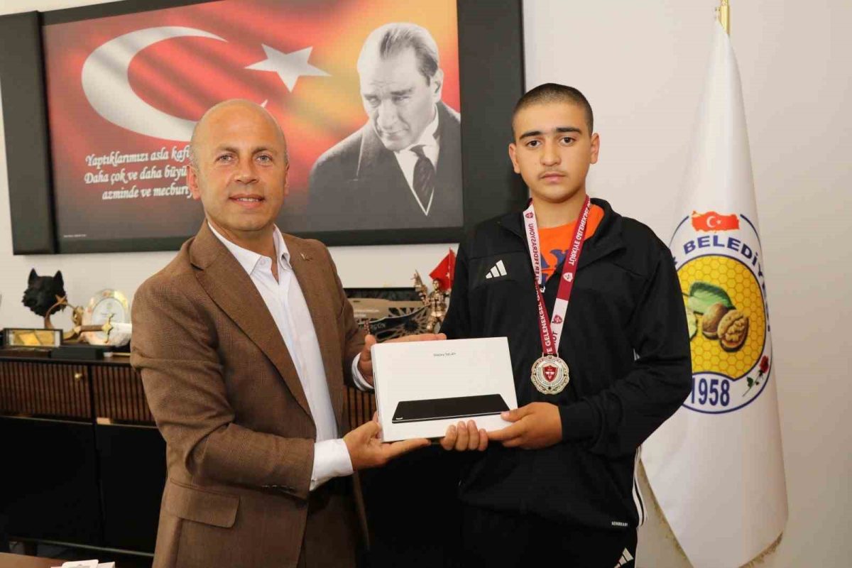 Olurlu Genç Pehlivana Başkan Ergün'den Destek
