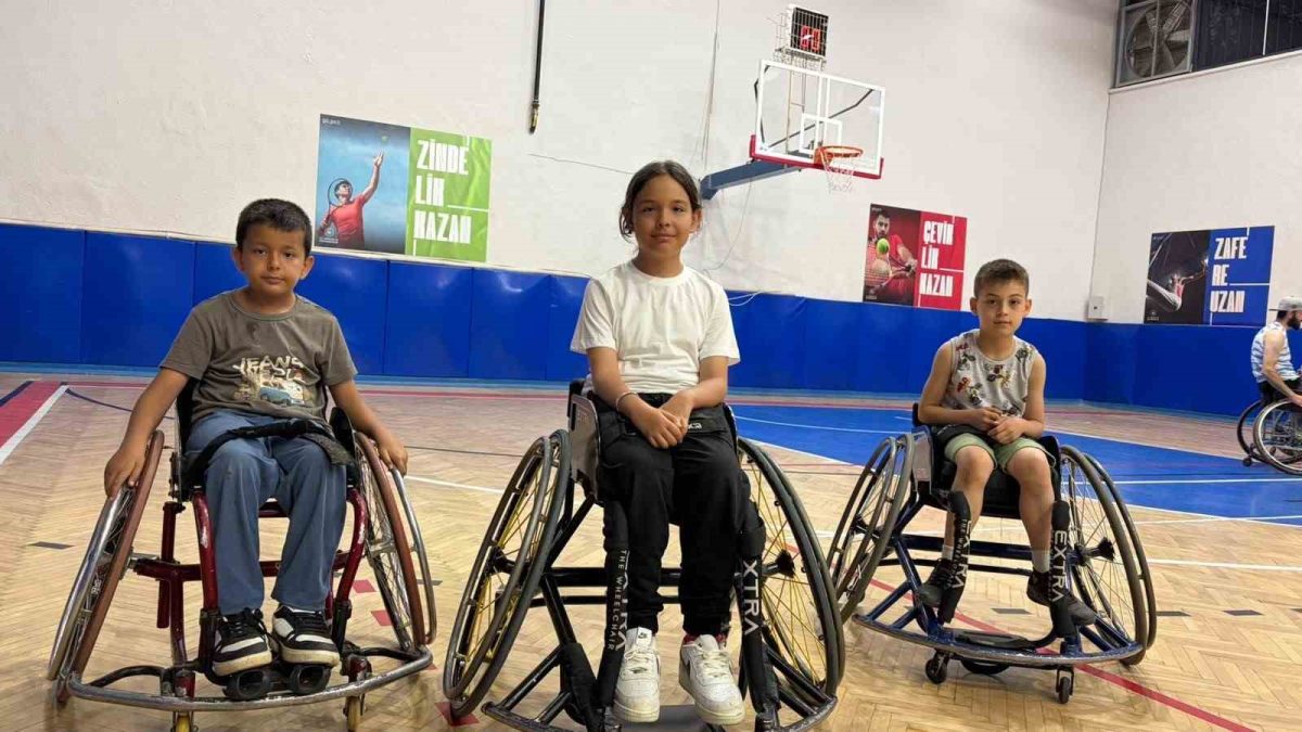 Osmaniye’de tecrübeli basketbolcular, geleceğin yıldızlarına yol gösteriyor - Foto 4