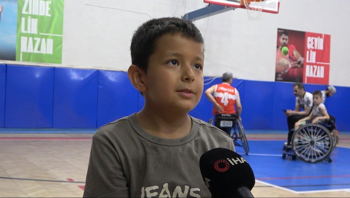 Osmaniye’de tecrübeli basketbolcular, geleceğin yıldızlarına yol gösteriyor - Foto 6