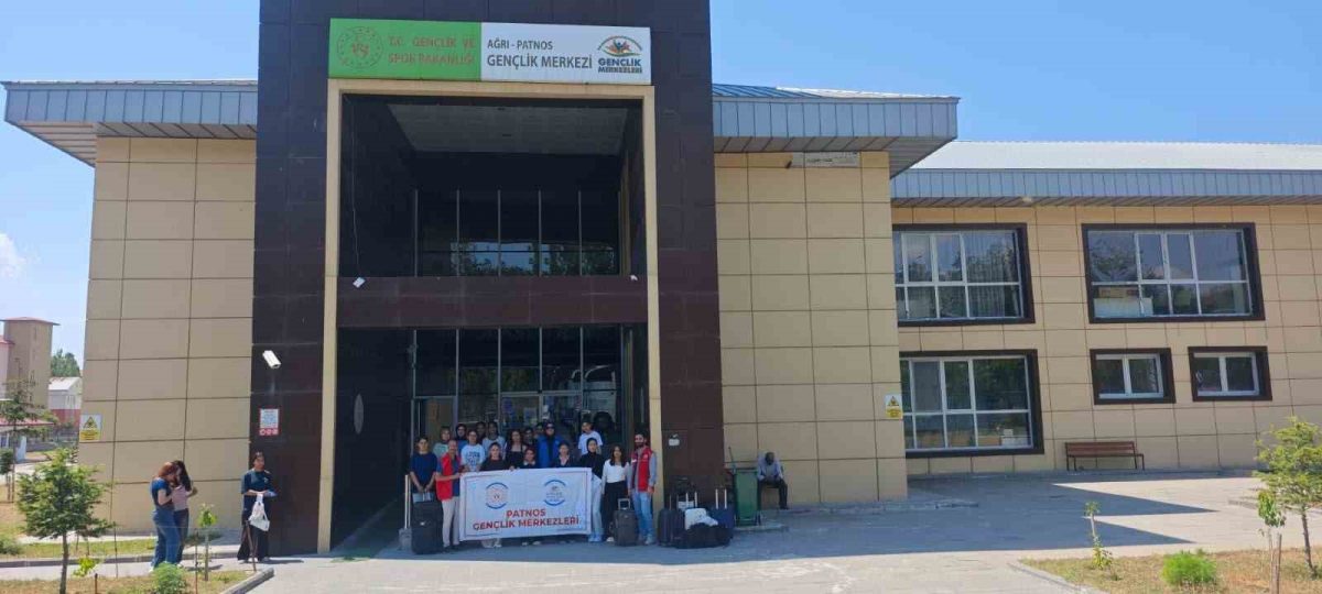 Patnos’tan 15 kız öğrenci "Bir Destandır Çanakkale" programına katıldı
