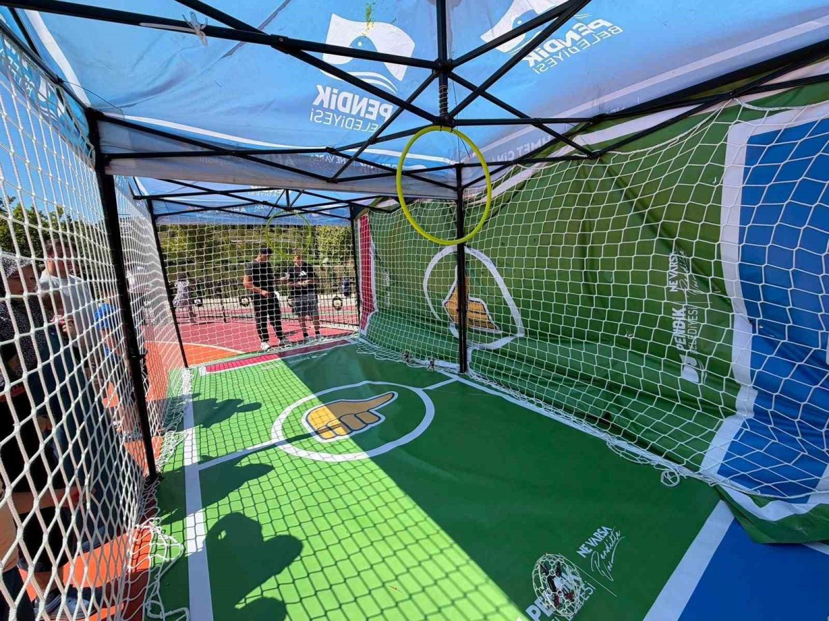 Pendik’te dronlar futbol oynadı - Foto 3