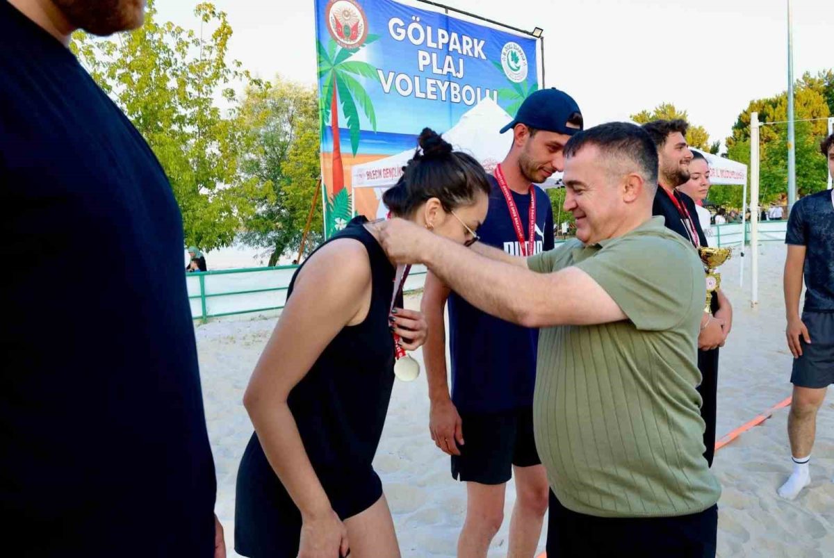 Plaj voleybolunda şampiyonlar belli oldu - Foto 3