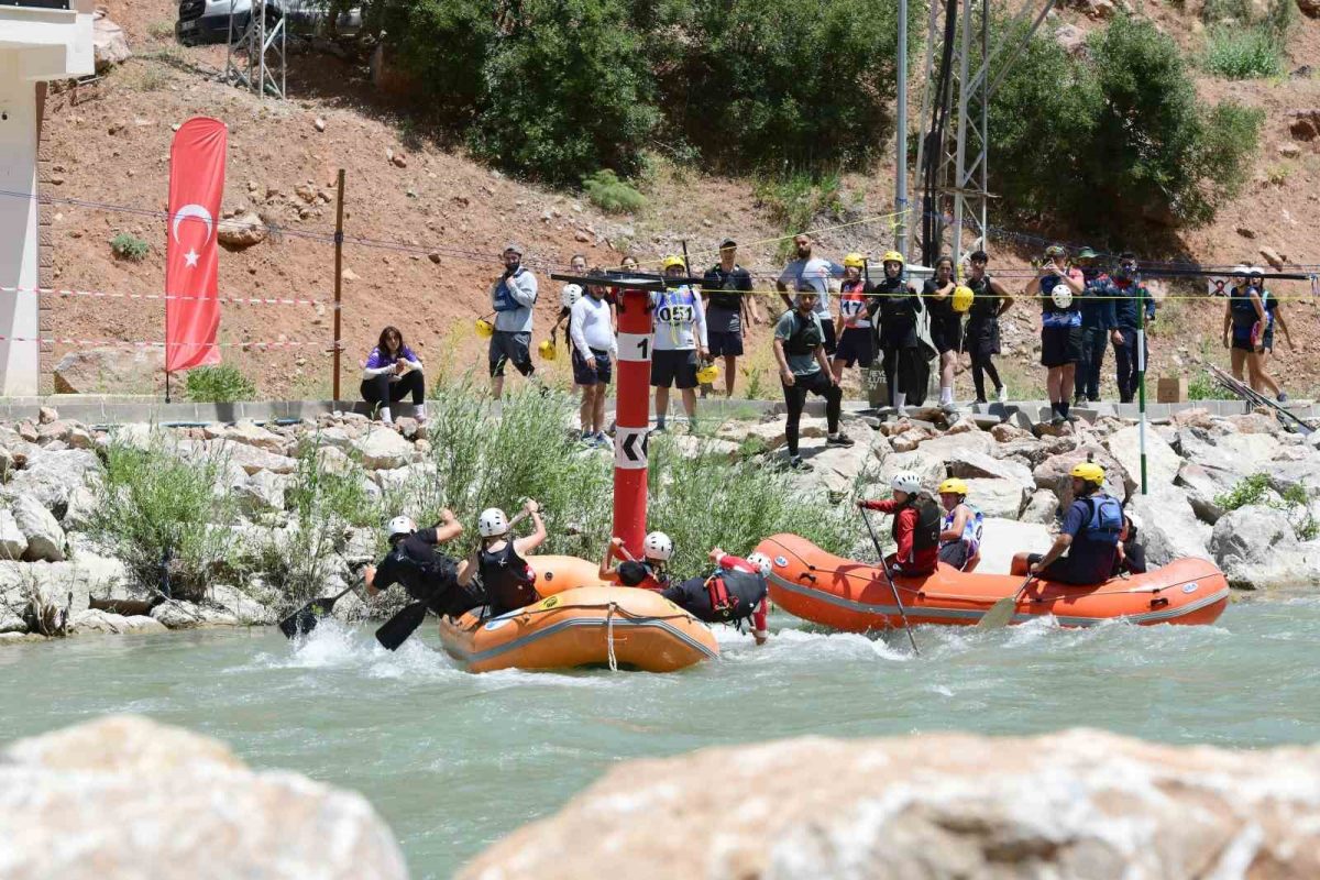 Rafting Türkiye Şampiyonası 3. ayak yarışları Çatak’ta sona erdi - Foto 3