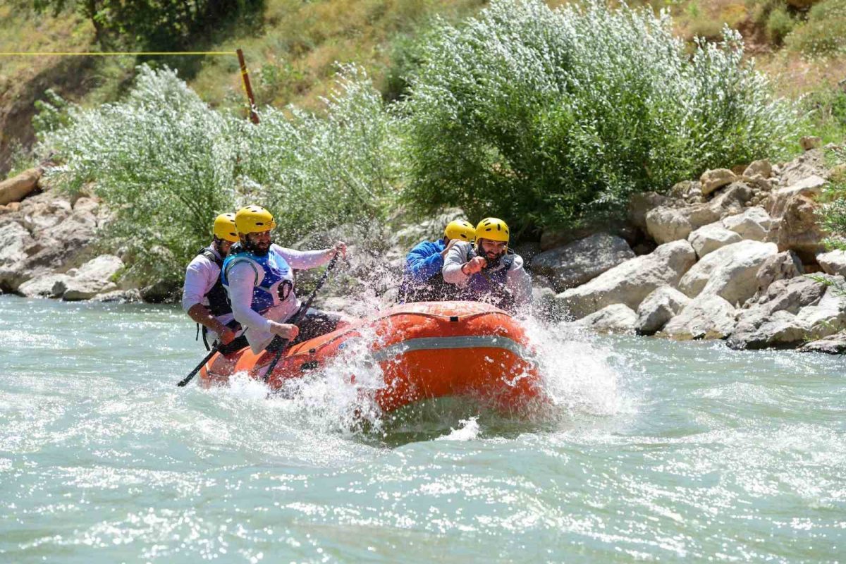Rafting Türkiye Şampiyonası 3. ayak yarışları Çatak’ta sona erdi - Foto 5