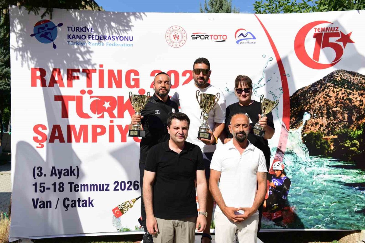 Rafting Türkiye Şampiyonası 3. ayak yarışları Çatak’ta sona erdi - Foto 6
