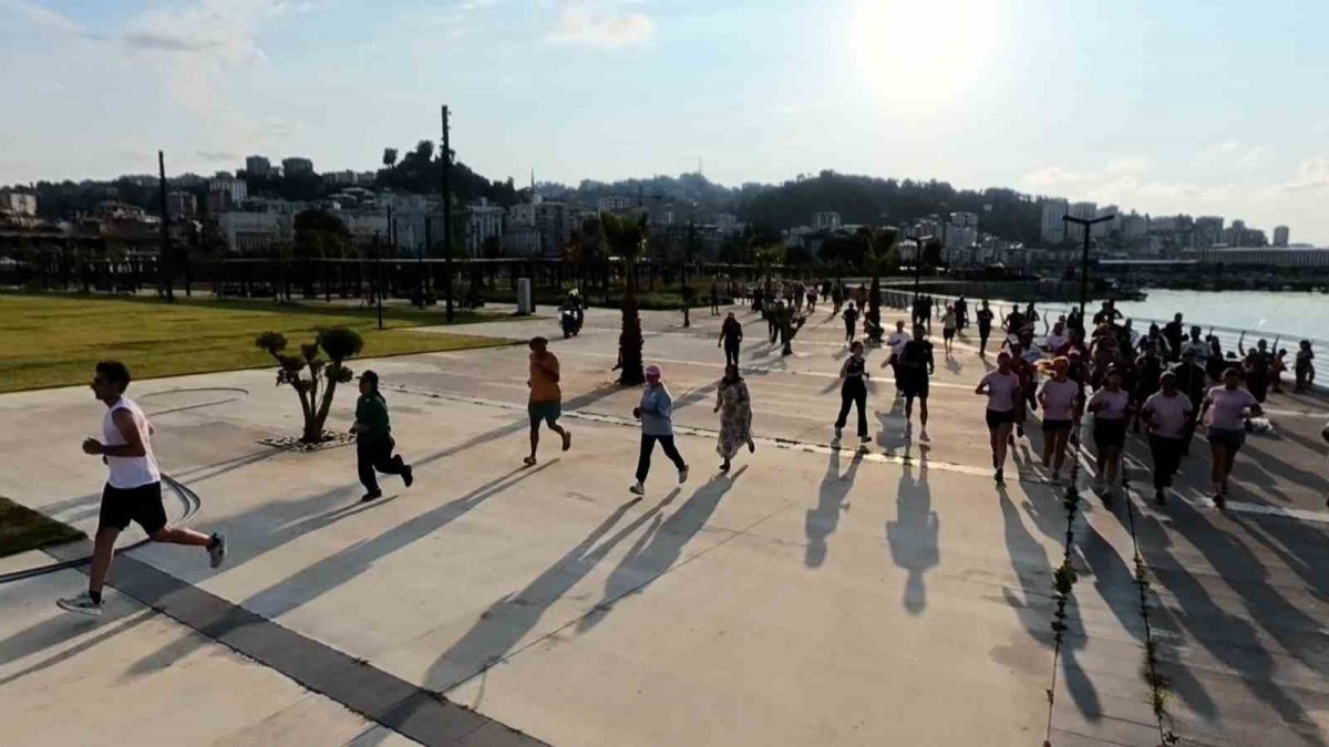 Rize’de 5 kilometrelik halk koşusu - Foto 2