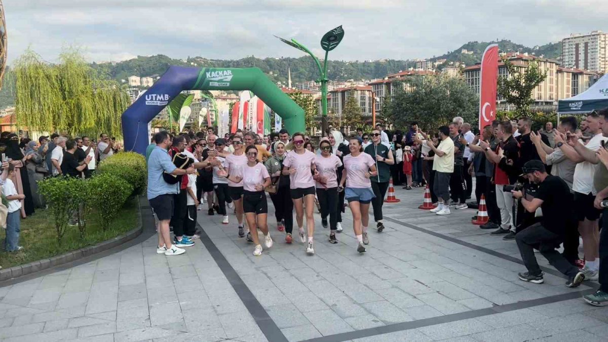 Rize’de 5 kilometrelik halk koşusu - Foto 5