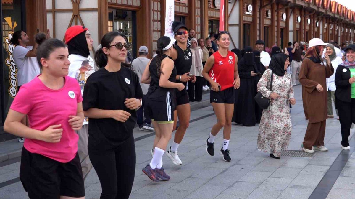 Rize’de 5 kilometrelik halk koşusu - Foto 6