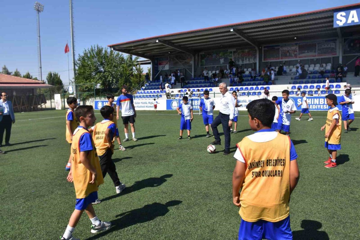 Şahinbey Belediyesi yaz spor okulu gençlere kapısını açtı - Foto 3