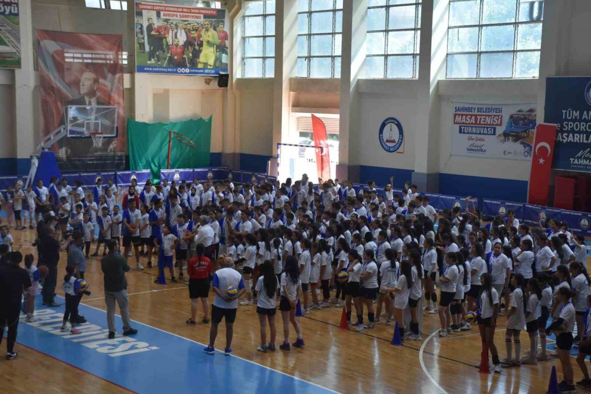 Şahinbey Belediyesi yaz spor okulu gençlere kapısını açtı - Foto 4