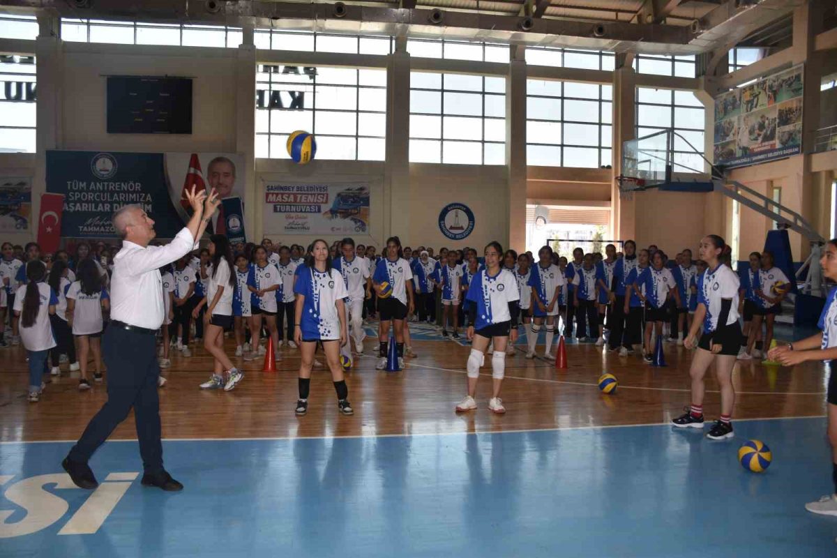 Şahinbey Belediyesi yaz spor okulu gençlere kapısını açtı - Foto 5
