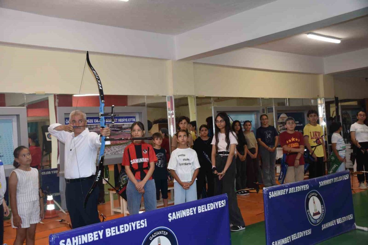 Şahinbey Belediyesi yaz spor okulu gençlere kapısını açtı - Foto 7