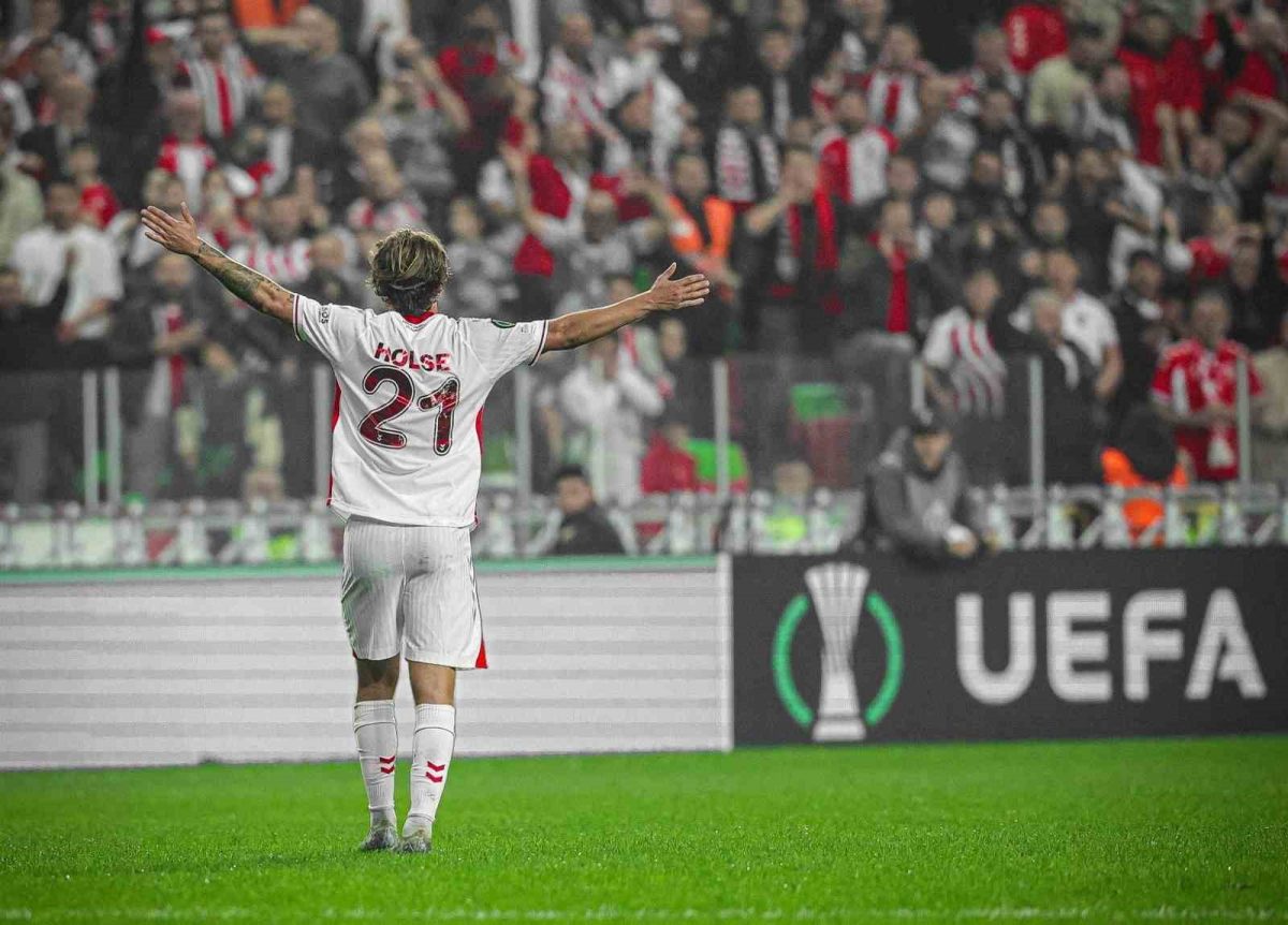Samsunspor’da yaprak dökümü sürüyor: Holse’ye veda edildi