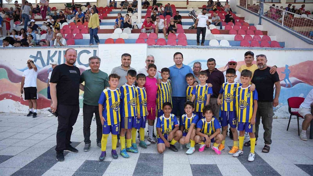 Sındırgı'da Depremzede Çocuklar İçin Futbol Turnuvası - Foto 4
