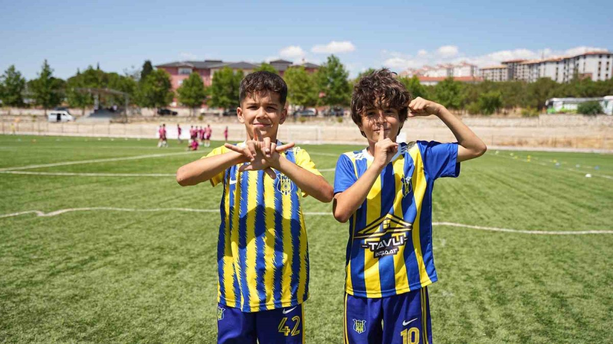 Sındırgı'da Depremzede Çocuklar İçin Futbol Turnuvası - Foto 6