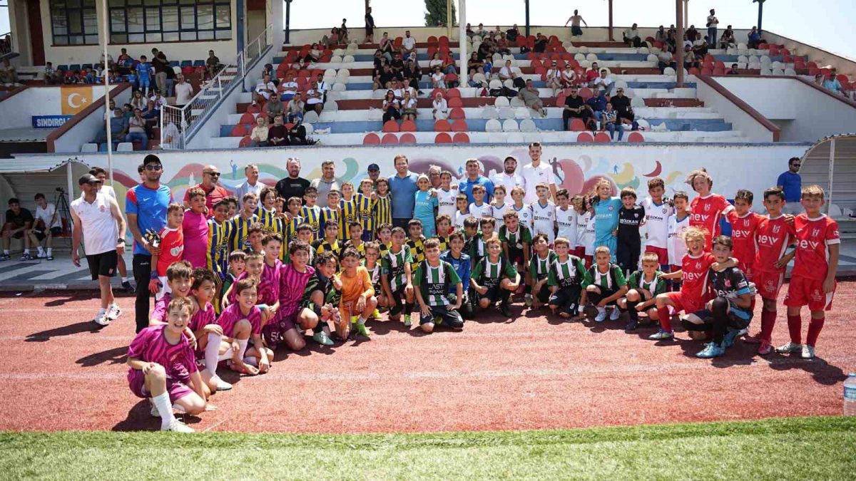 Sındırgı'da Depremzede Çocuklar İçin Futbol Turnuvası - Foto 7