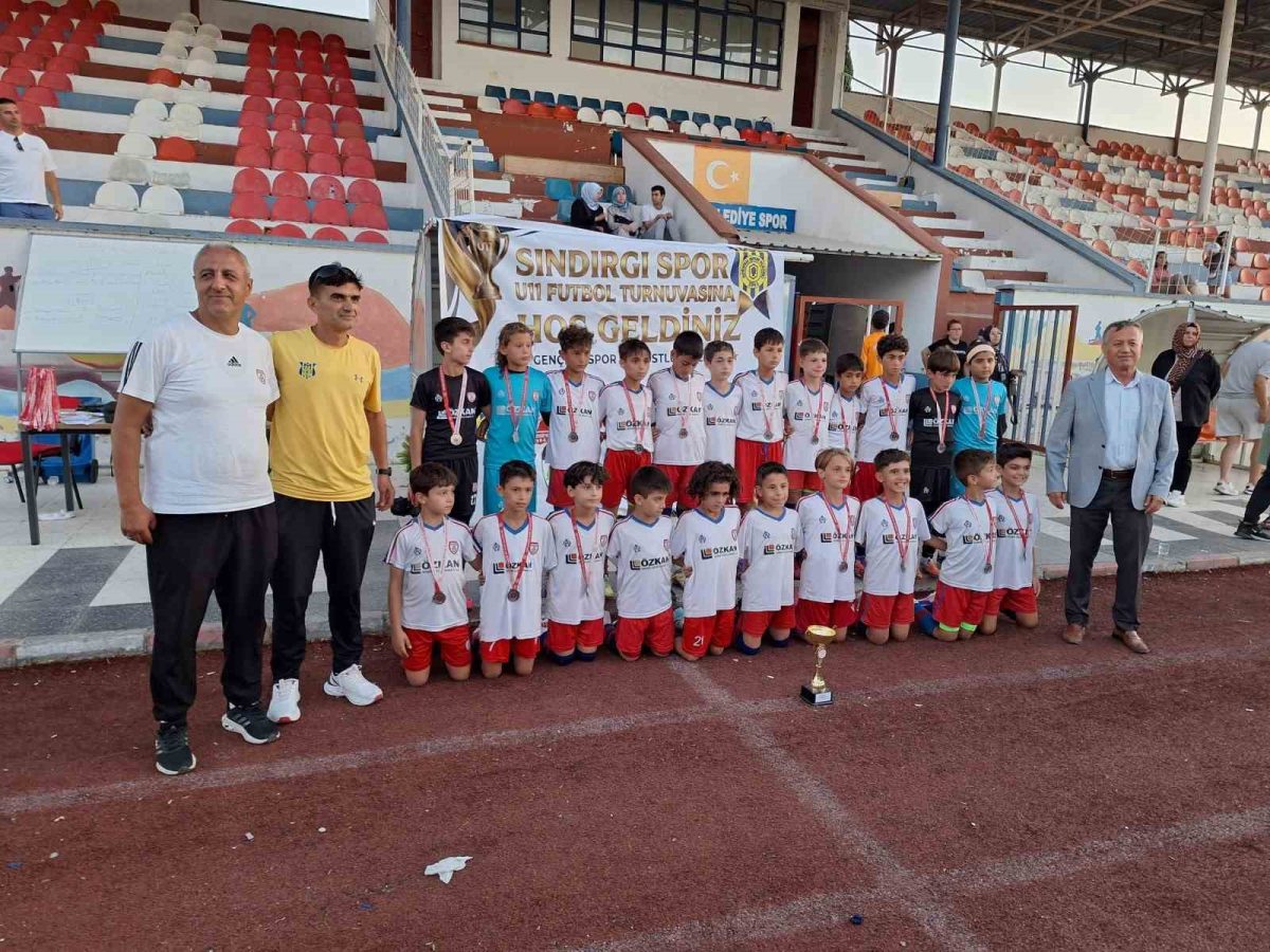 Sındırgı'da Depremzede Çocuklar İçin Futbol Turnuvası - Foto 8