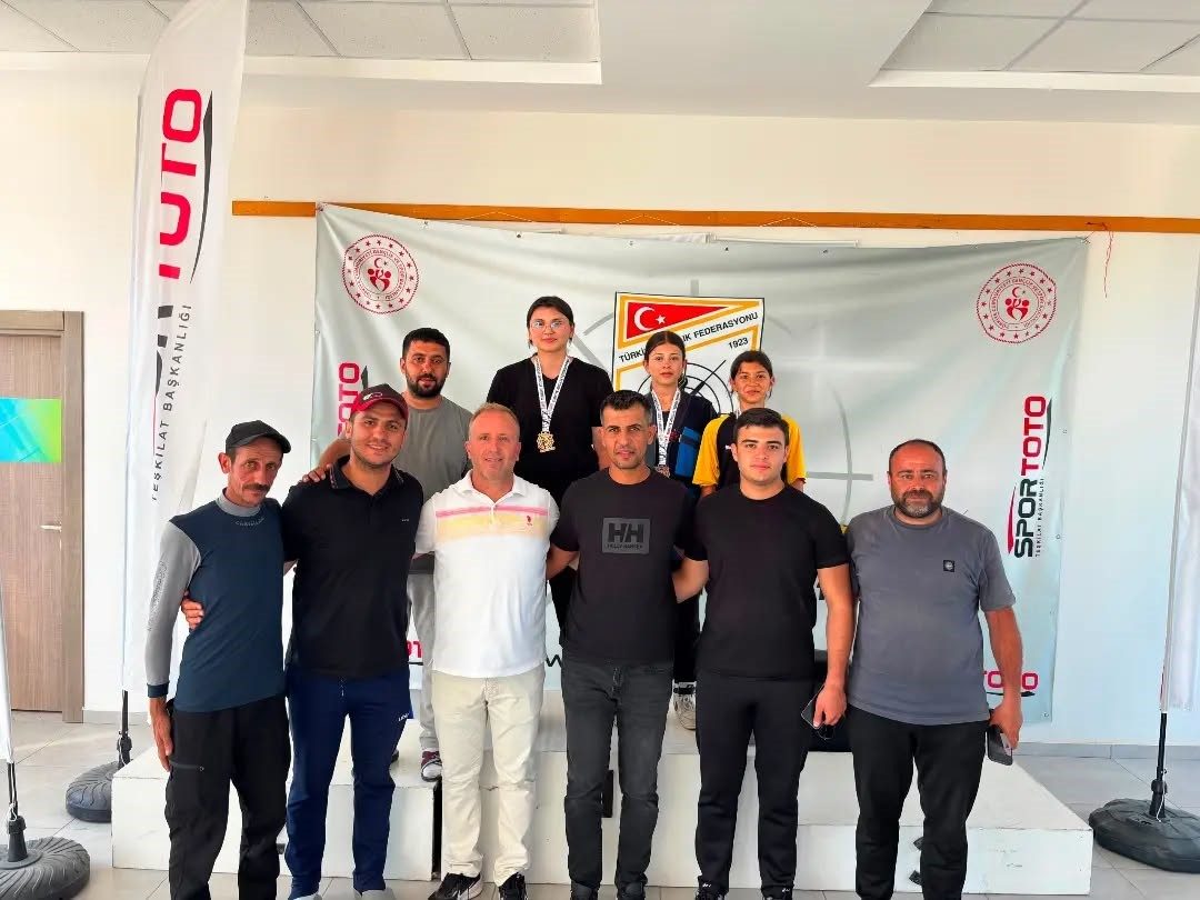 Sivaslı atıcılar 2 madalya ile döndü - Foto 2