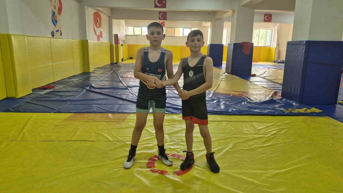 Sivaslı pehlivanlar şampiyonaya hazır - Foto 4