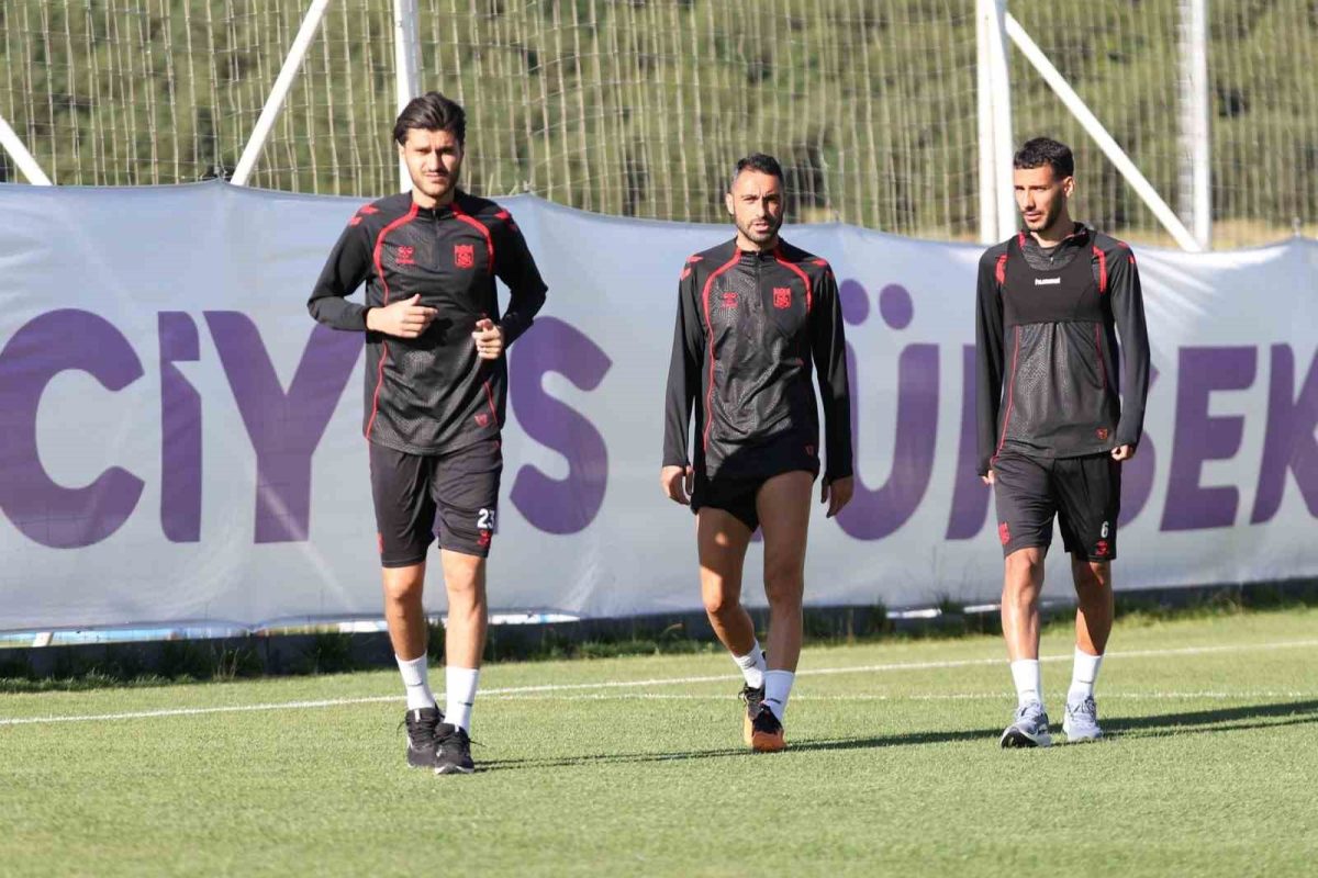 Sivasspor günü tek idmanla tamamladı