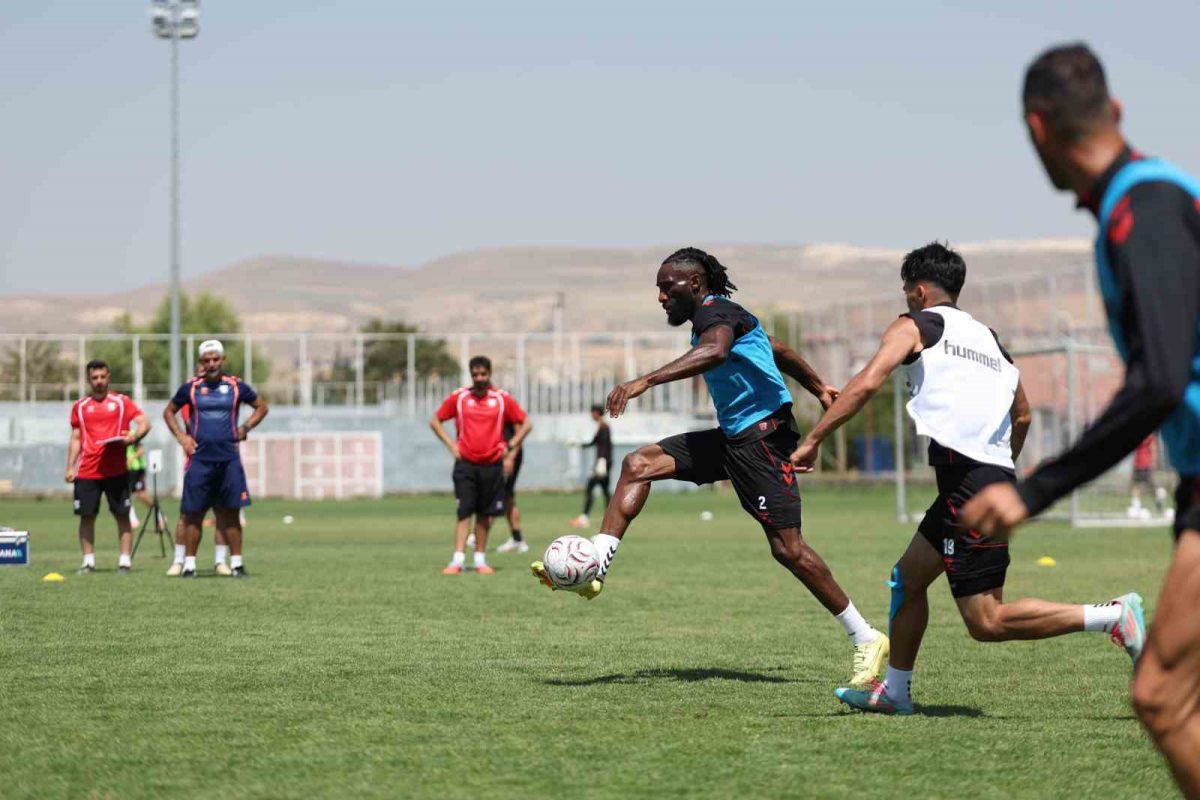 Sivasspor, Sivas kampını tamamladı - Foto 4