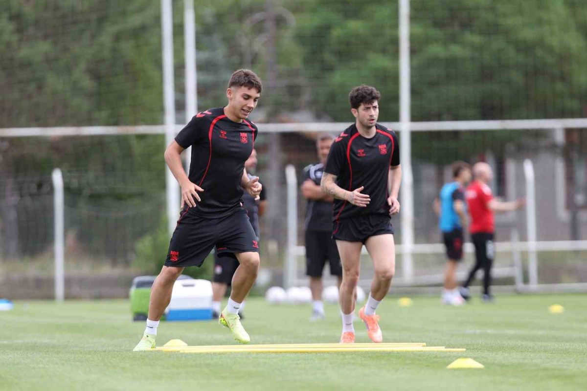 Sivasspor Yeni Sezon Hazırlıklarını Çift İdmanla Sürdürdü - Foto 2