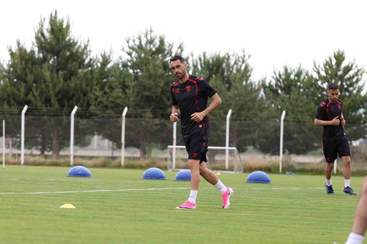 Sivasspor Yeni Sezon Hazırlıklarını Çift İdmanla Sürdürdü - Foto 3