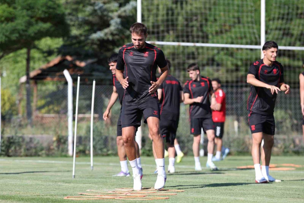 Sivasspor Yeni Sezon Hazırlıklarını Çift İdmanla Sürdürdü - Foto 5