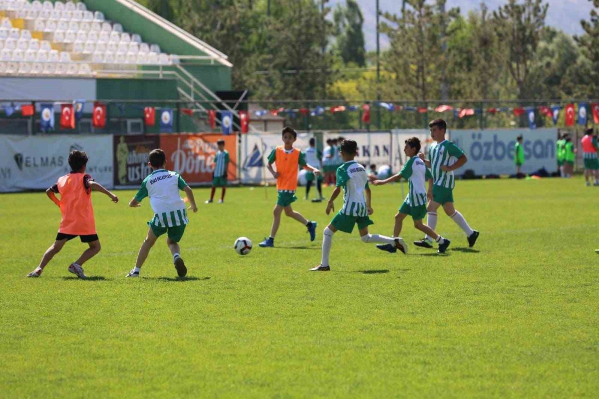 Sivas’ta minik kramponlar geleceğe hazırlanıyor - Foto 2