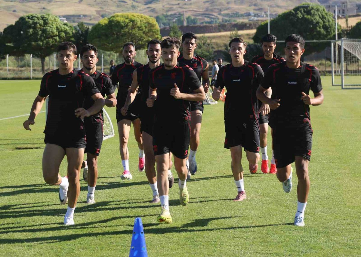 Taşdemir: "Sivasspor’da ilk hedefimiz borçları sıfırlamak" - Foto 4