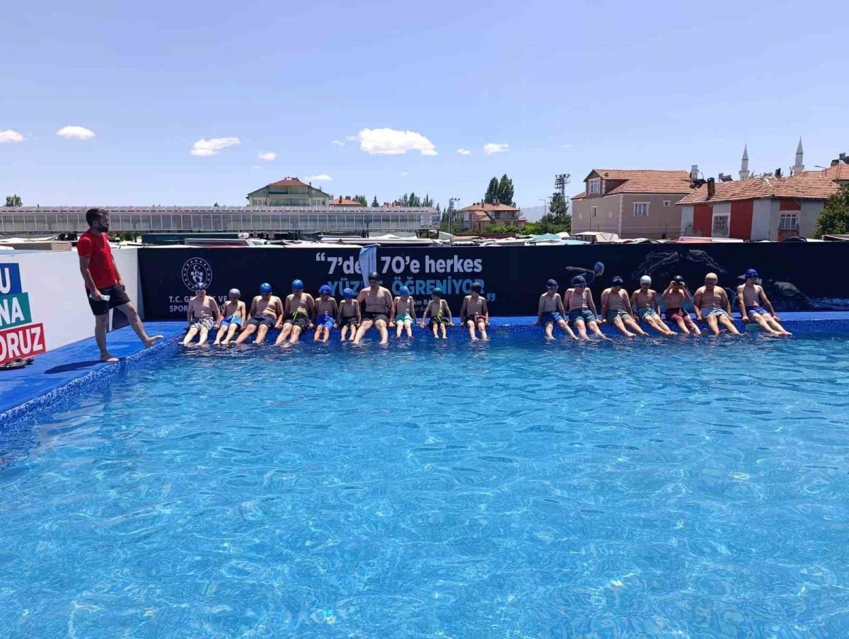 Tomarza’da Yaz Spor Okulları’nda yüzme heyecanı devam ediyor