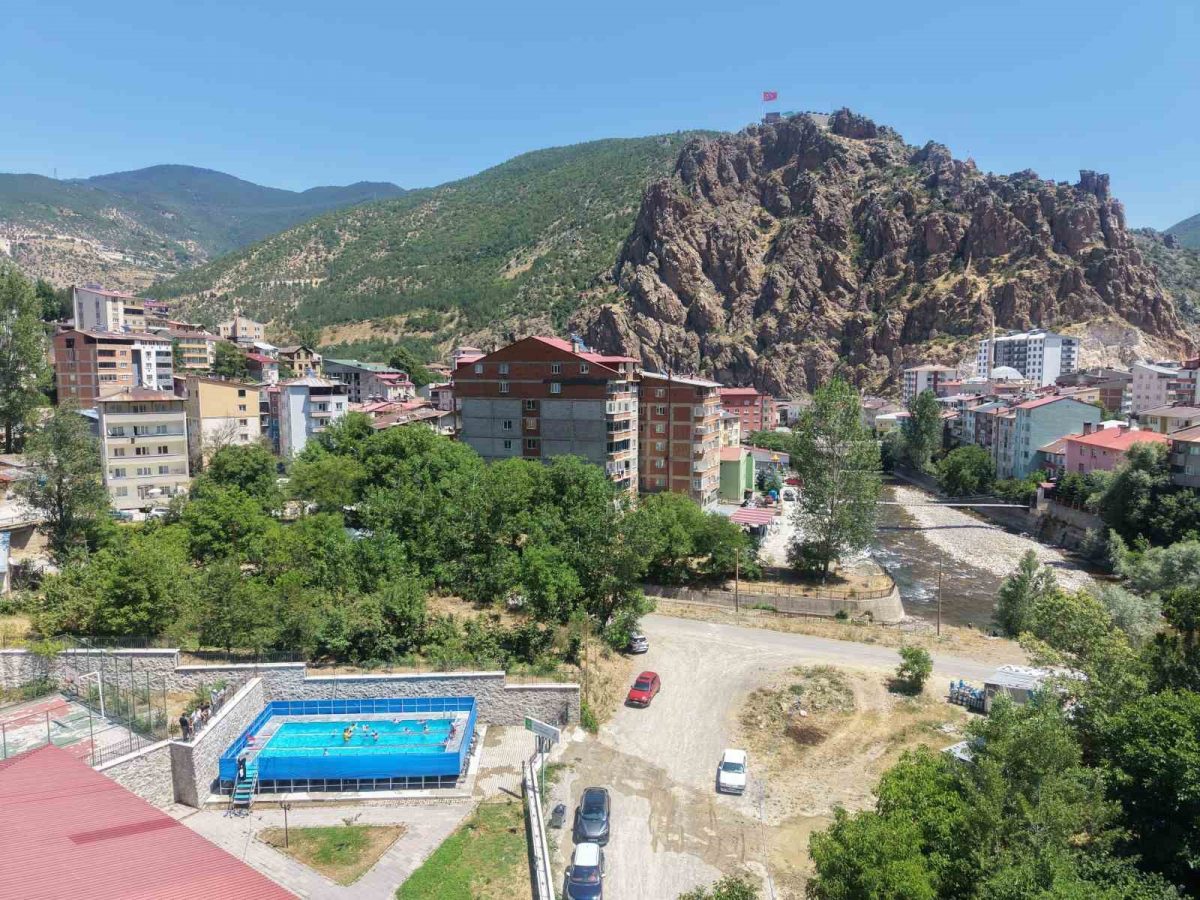 Torul ilçesinde portatif havuzda yüzme eğitimi - Foto 2
