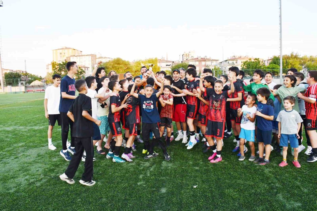 U13 Liginde şampiyon Fatih Yurt SK oldu