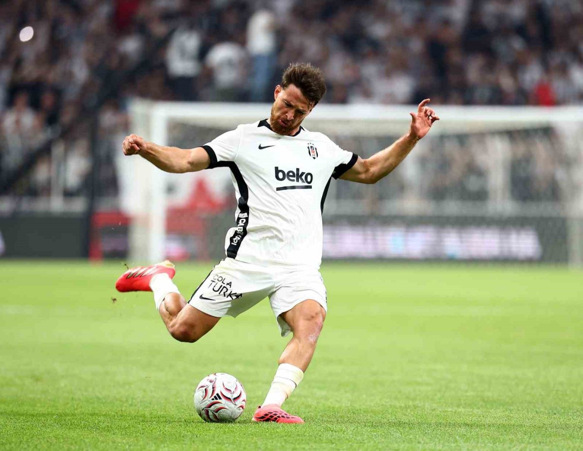 UEFA Avrupa Ligi: Beşiktaş: 0 - Midtjylland: 0 (Maç devam ediyor) - Foto 2