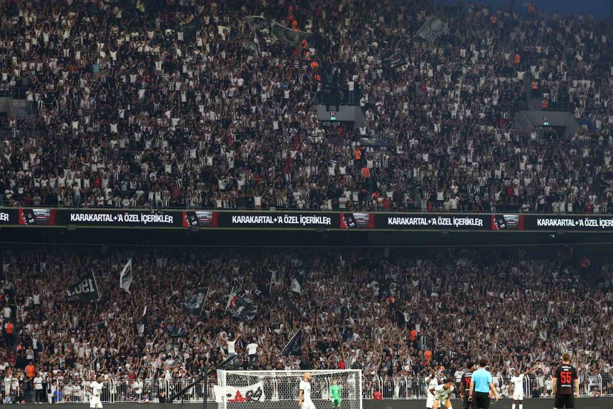 UEFA Avrupa Ligi: Beşiktaş: 0 - Midtjylland: 0 (Maç devam ediyor) - Foto 6