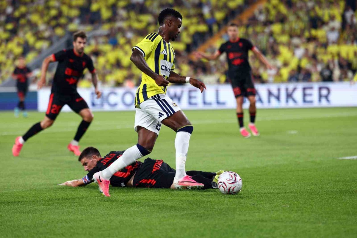 UEFA Şampiyonlar Ligi: Fenerbahçe: 1 - Gornik Zabrze: 0 (İlk yarı) - Foto 6