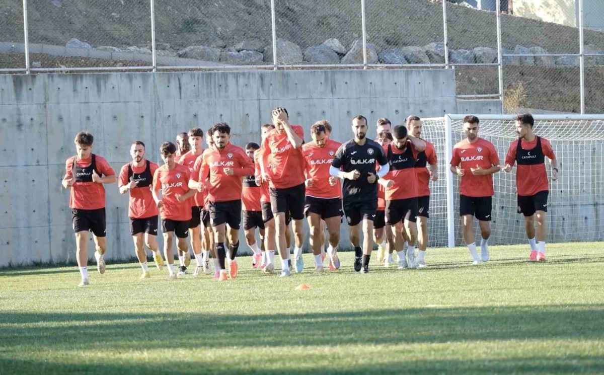 Uğur Uçar: "Takımımıza çok kaliteli oyuncular katılacak" - Foto 2
